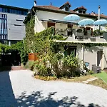 B&B \
