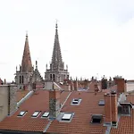 Honore Suite Saint Antoine