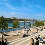 Saxe And The City , Downtown Lyon