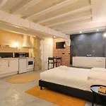 Industrial-Style Studio With Bathtub, Vieux-Lyon