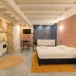 Industrial-Style Studio With Bathtub, Vieux-Lyon