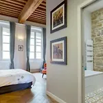 The Romantic Stop - Metro Hotel De Ville