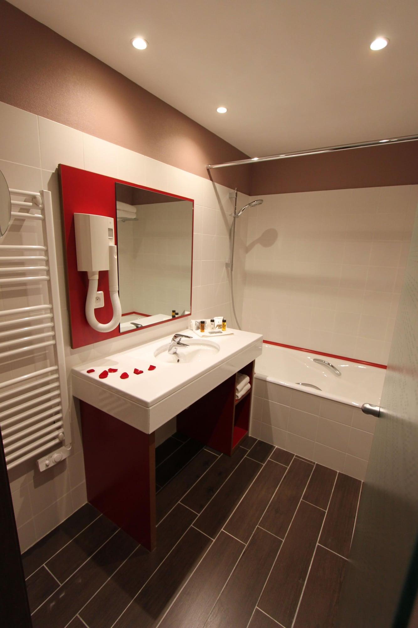 Hotel Lyon-ouest 3*