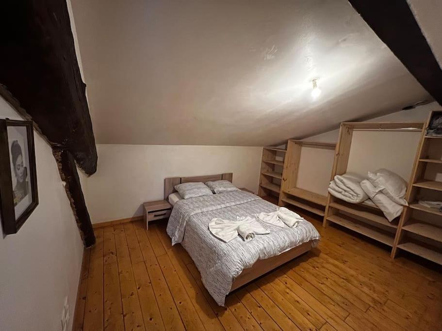 Pepite Rare 8 Personnes Au Coeur Battant Du Vieux Lyon