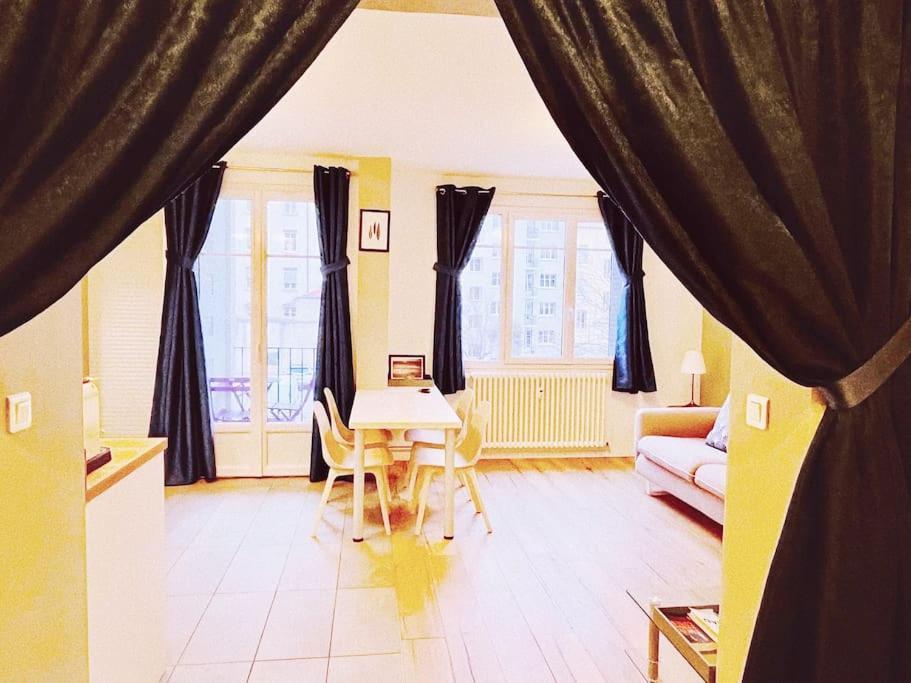 Appartement Traversant Elegant - Parking Prive