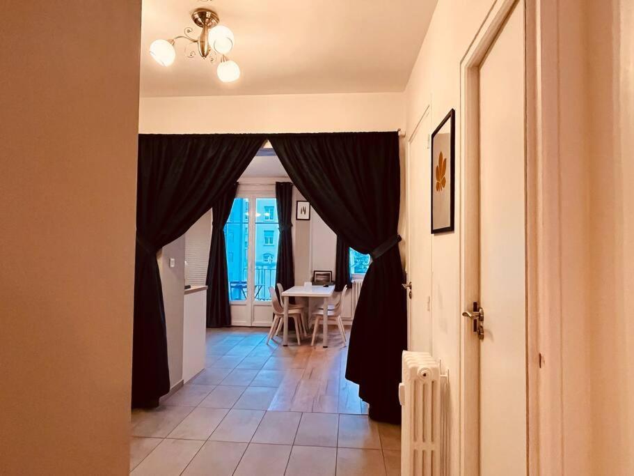 Appartement Traversant Elegant - Parking Prive