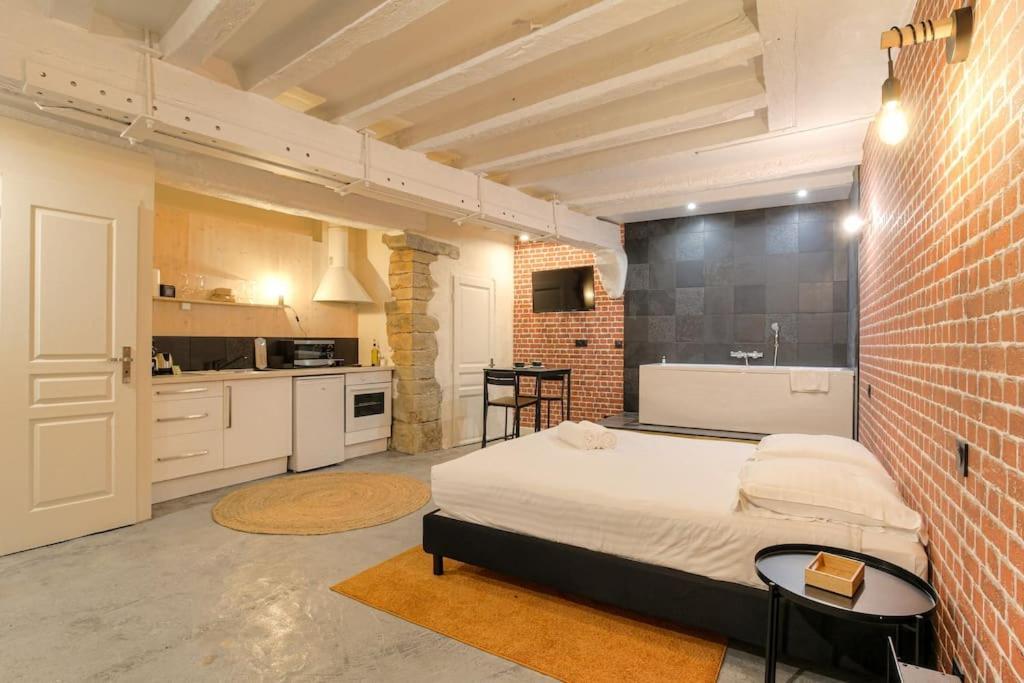 Industrial-style With Bathtub, Vieux-lyon * Lyon