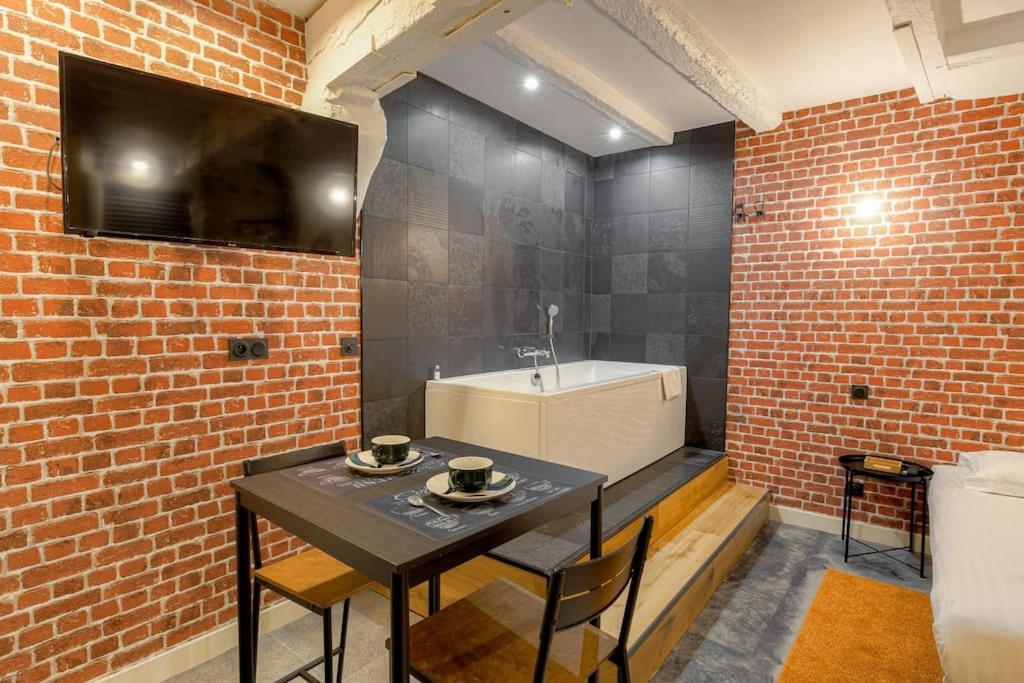 Industrial-style With Bathtub, Vieux-lyon * Lyon