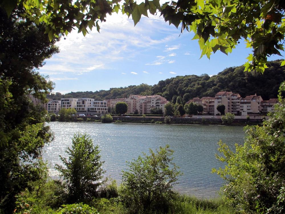 Lyon-ouest Hotel 3*