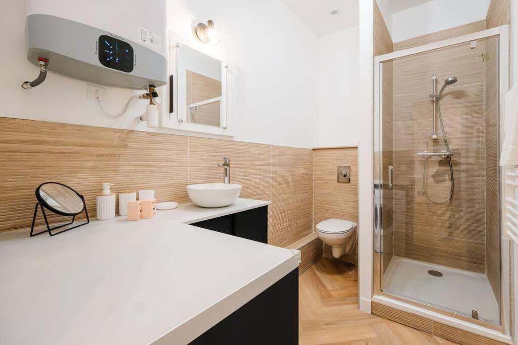 Bright And Peaceful T2 In Town Center Ail Apartamento *