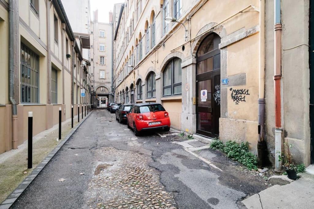 Bright And Peaceful T2 In Town Center Ail * Lyon