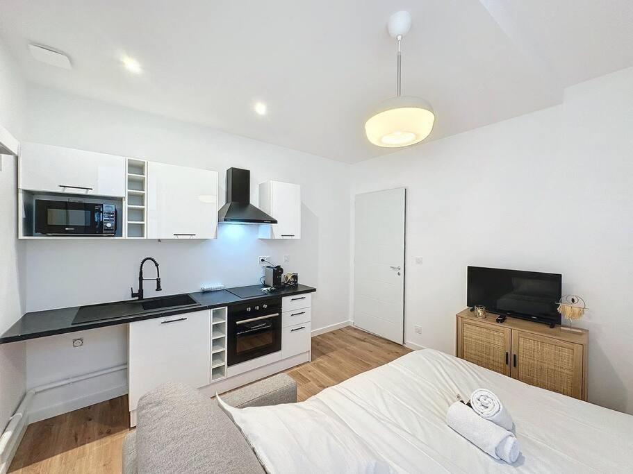 Cosy Studio, Centre Thomassin 1 *