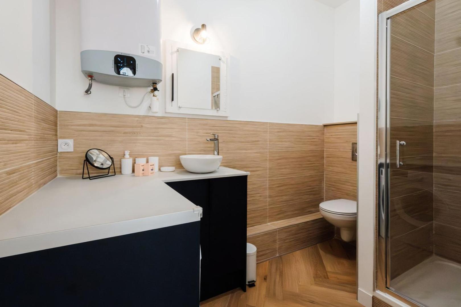 Bright And Peaceful T2 In Town Center Ail Apartamento