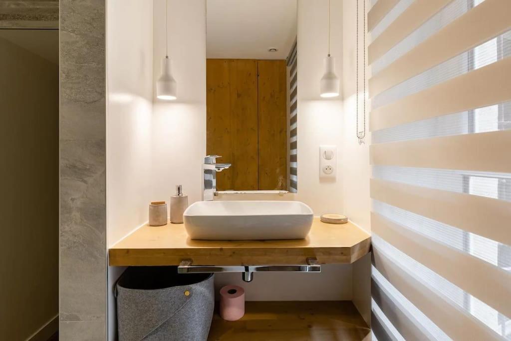 Les Nebuleuses, Terreaux Capucins Apartment