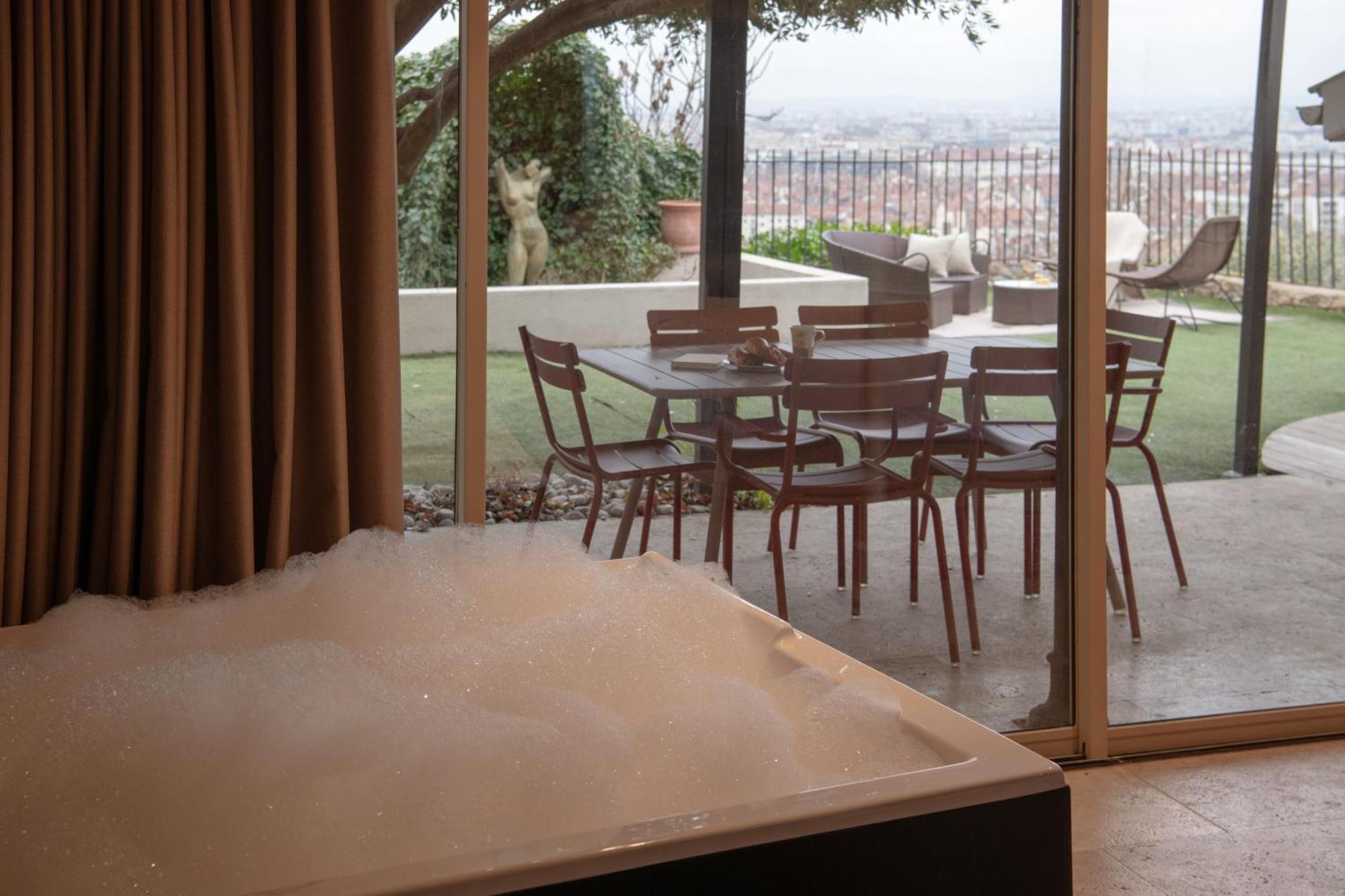 Mihotel Le Gourguillon 2*