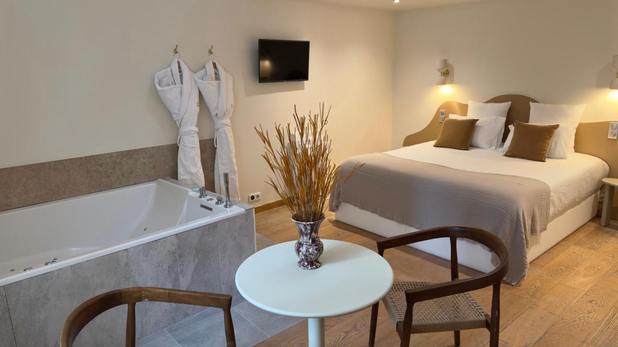 Mihotel Le Gourguillon 2*