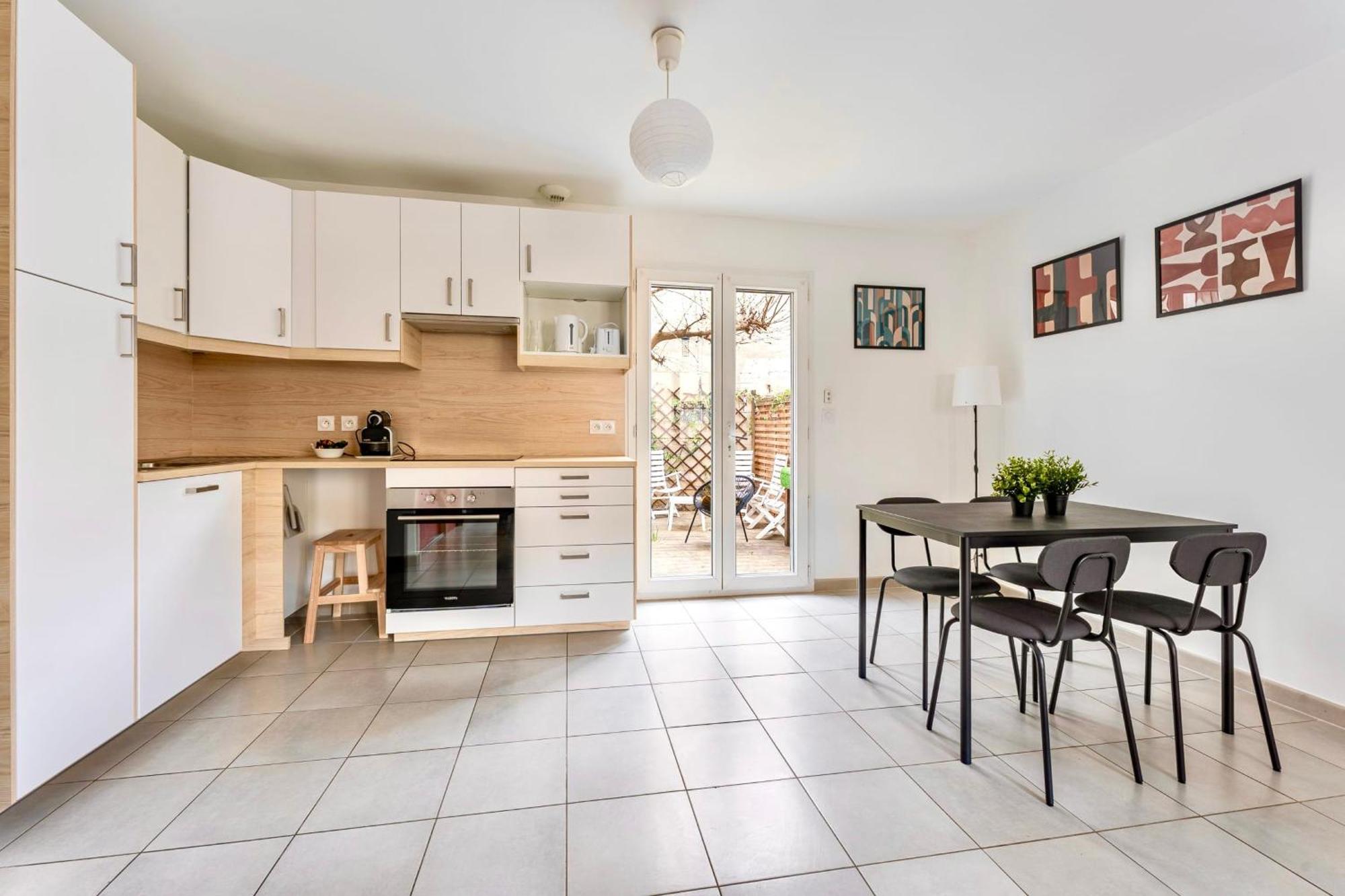 Le Murier - Maison De Avec Patio Parking - 6 Pers Ferienhaus Lyon