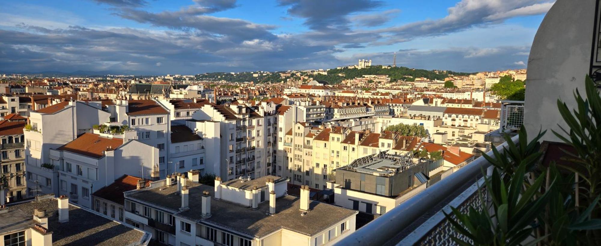 Apartment Plein Sud Terrasse Climatisation Garage Netflix Lyon