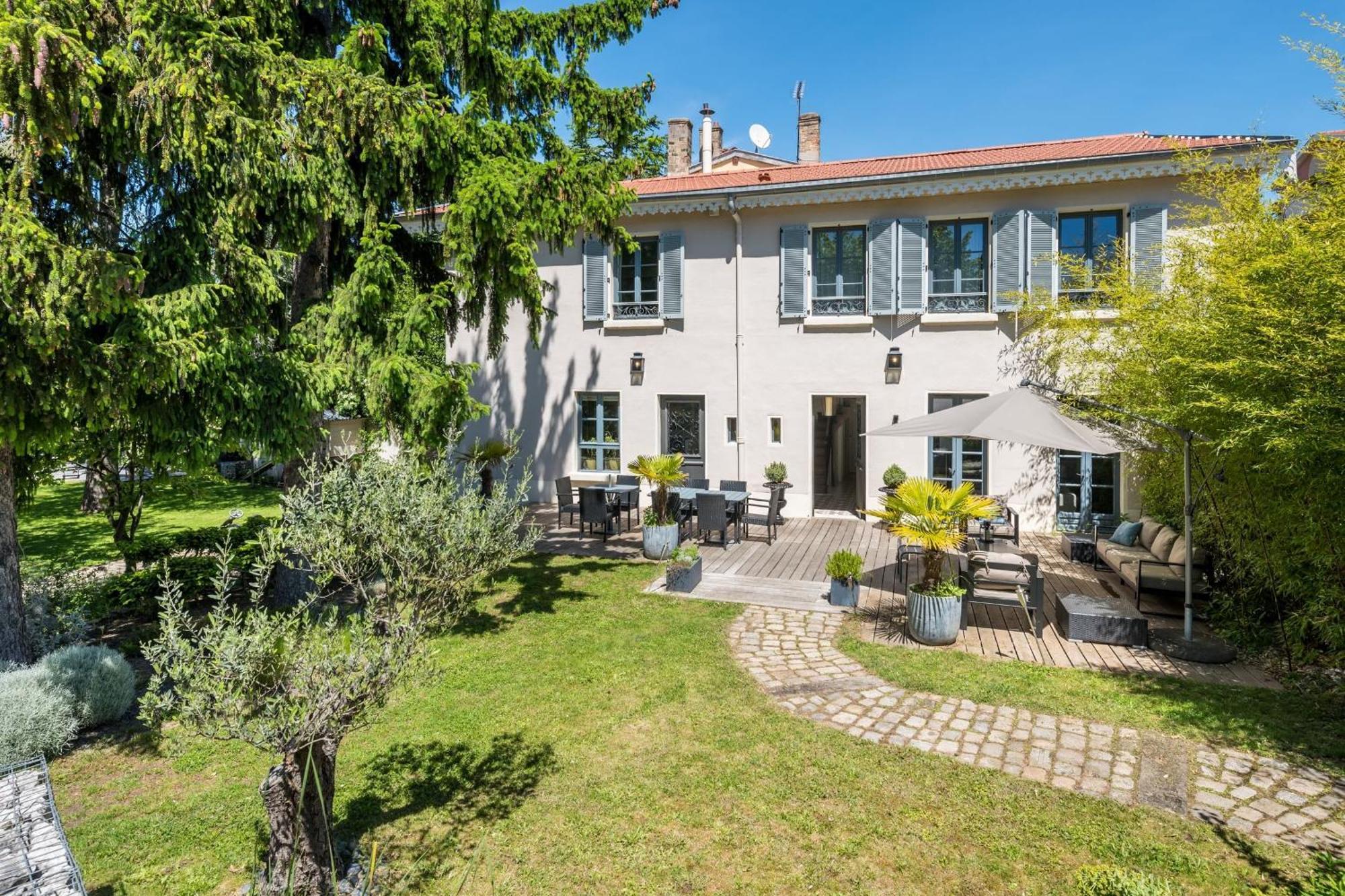 Villa Le Cedre Du Liban -urban Chic House In The