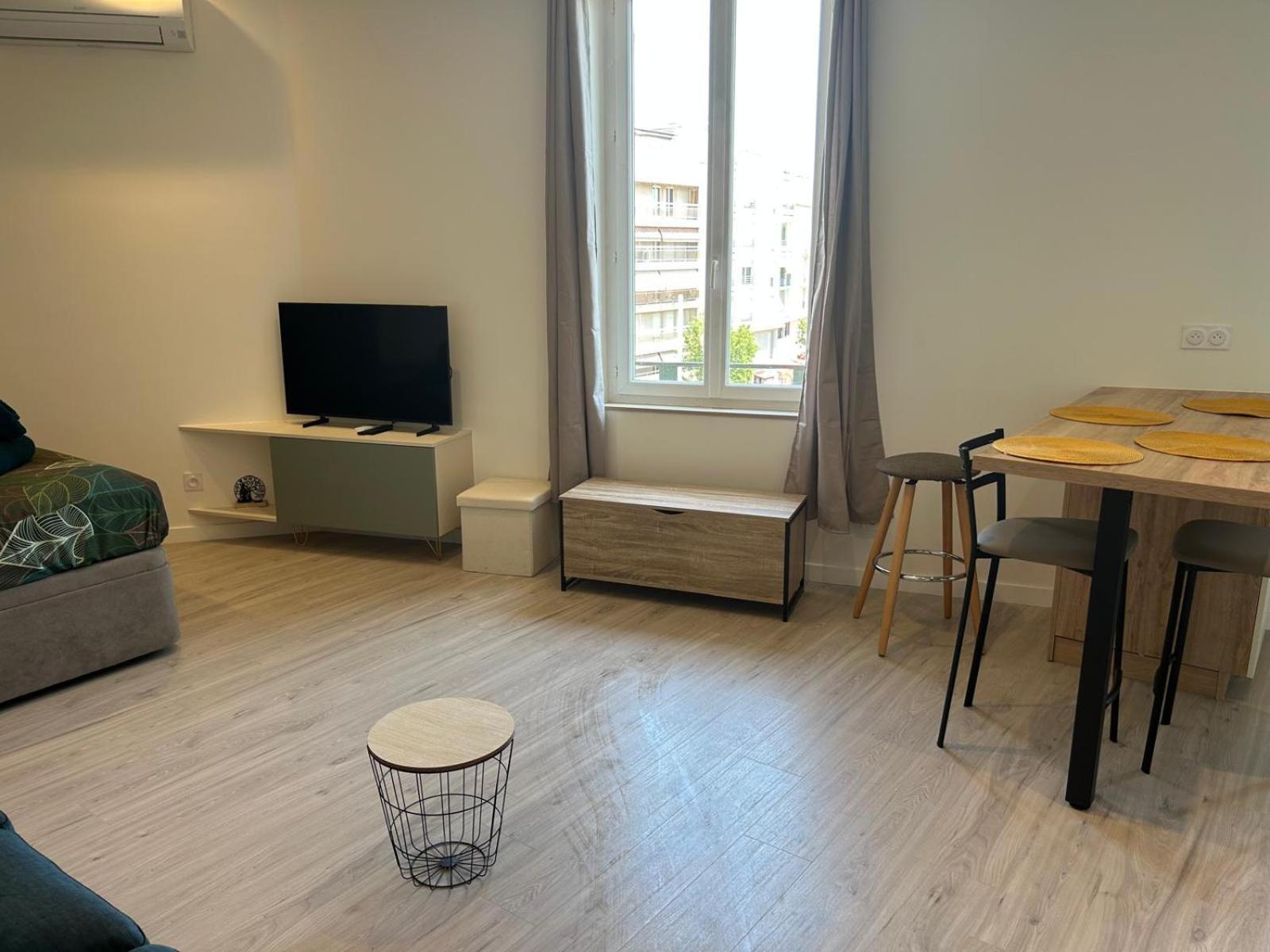 Apartment Independant Climatise A 8 *