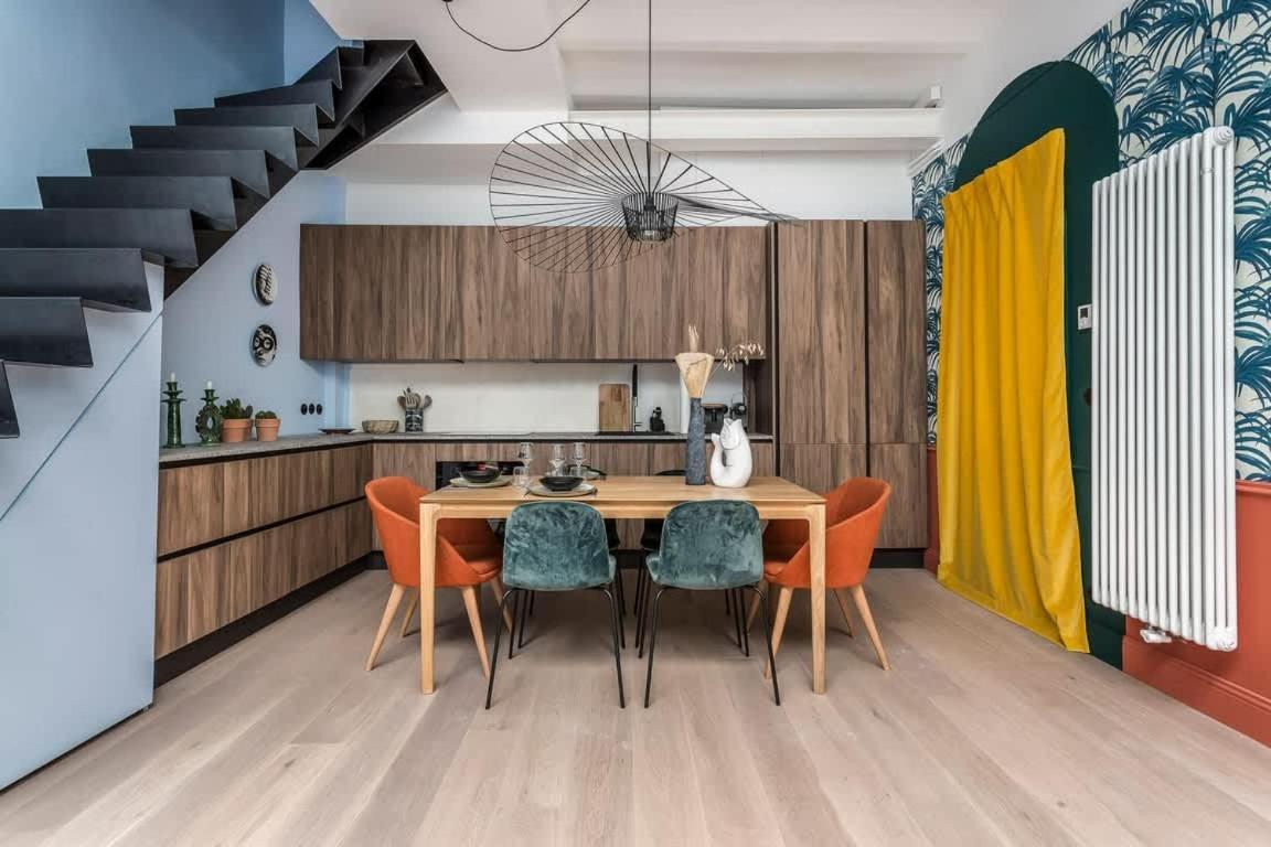Apartment Jungle Art - Furnished - Downtown *