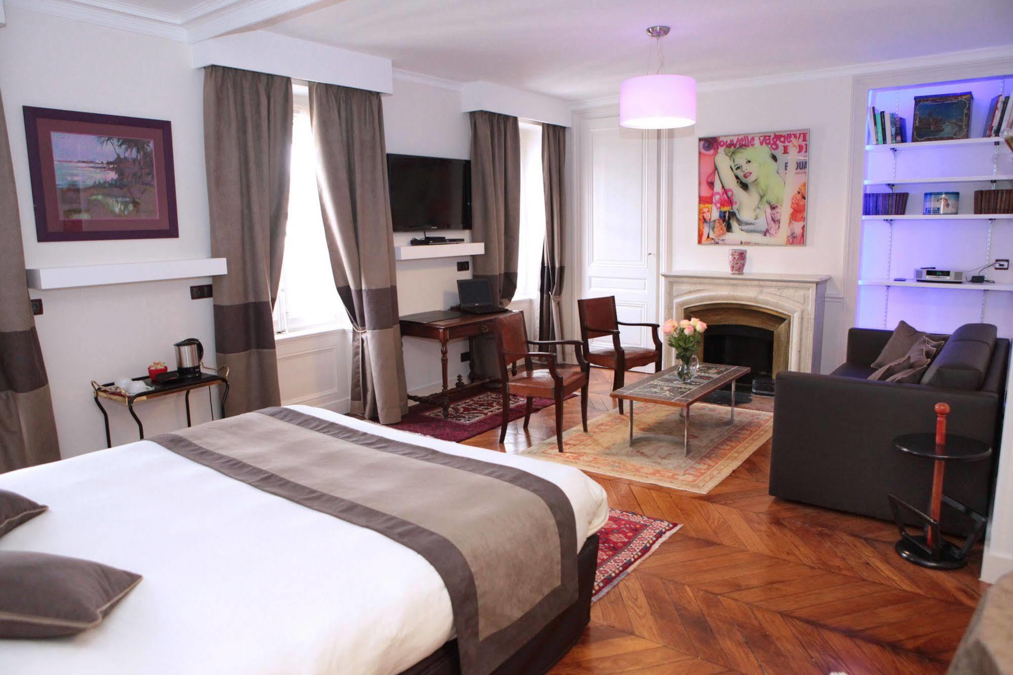 Hotel Des Celestins 3*
