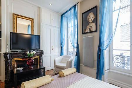 Apartment Centre *