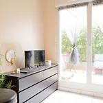Charming Studio Near Jean Mace