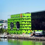 Lyon Confluence - Duplex Au Calme Avec Parking Prive En Option