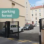 Cosy Appartement Lyon Valmy - parking
