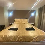 Jacuzzi En Duplex A 5 Minutes Du Centre Ville A Pied