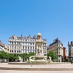 Honore Suite Du Temple