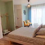Studio Fonctionnel Au Calme Avec Garage Individuel Et Balcon