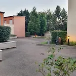 Studio Fonctionnel Au Calme Avec Garage Individuel Et Balcon