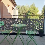 Studio Fonctionnel Au Calme Avec Garage Individuel Et Balcon