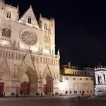 Pepite Rare 8 Personnes Au Coeur Battant Du Vieux Lyon