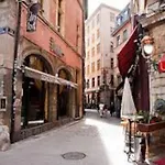Pepite Rare 8 Personnes Au Coeur Battant Du Vieux Lyon