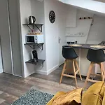 Studio Cocooning Et Refait A Neuf. Lyon 06