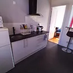 Studio Calme Avec Jardin, Tram T6 Et Metro D, Lyon 8