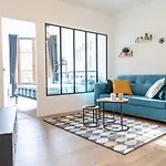 The Tanneurs - Charming 6-Person Apartment - Steps From Valmy Metro