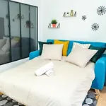 The Tanneurs - Charming 6-Person Apartment - Steps From Valmy Metro