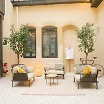 Le Phenix Hotel