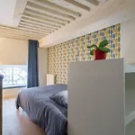 Character Apartment 6 People - City Center