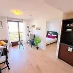 Le Valmy: Appartement Lumineux Au Pied Du Metro