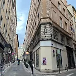 Nid de l\'Opéra