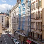Hallmark - Location T2 - Lyon 2