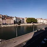 Vieux Lyon Avec Vue Sur La Saone Ail