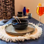 Host Inn Neat Suite - Spa & Cinema