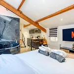 New / Belle Et Rebelle Avec Jacuzzi
