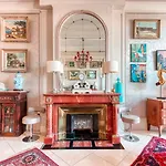 Guestready - Lyon Literary Retreat Amidst Antiques